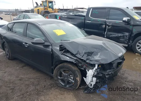 2025 Kia K4 Lxs z USA, uszkodzony, nr VIN 3KPFT4DE7SE213102